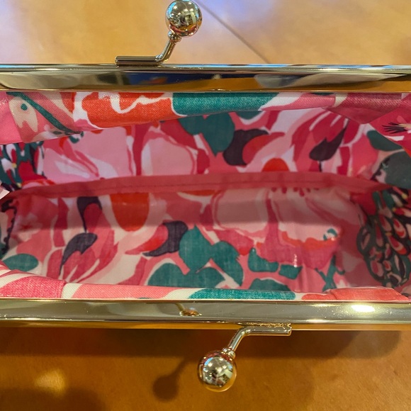 Lilly Pulitzer NWOT Clutch - Picture 3 of 3
